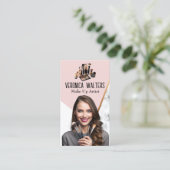 メイクアップブラシを持つ笑顔の女性 名刺 (スタンド正面)