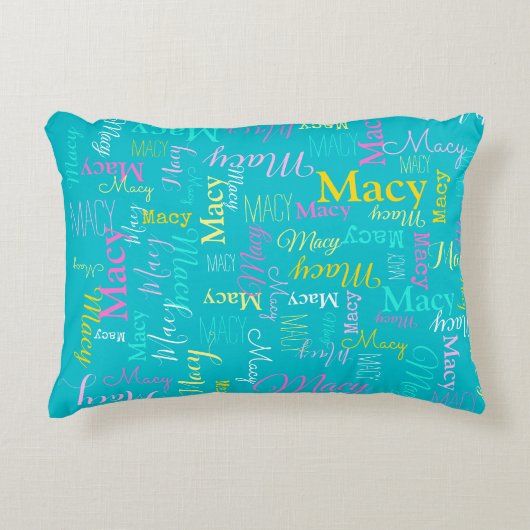 メイシーパーソナライズされたショートネームaqua pink文字 アクセントクッション (正面)