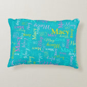 メイシーパーソナライズされたショートネームaqua pink文字 アクセントクッション (裏面)