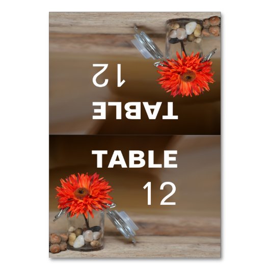 メイスンジャーにオレンジ色の花を折る テーブルナンバー (正面)