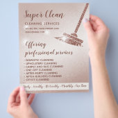 メイドが家を掃除して輝くローズゴールド チラシ (手)