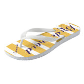 メイド・オブ・オーナー(花嫁付き添い人)パーソナライズされたパープルマスタードイエロー ビーチサンダル (アングル)