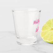 メイド・オブ・オーナー（花嫁付き添い人）ピンク名前をカスタムするギフト結婚ズ ショットグラス (左)