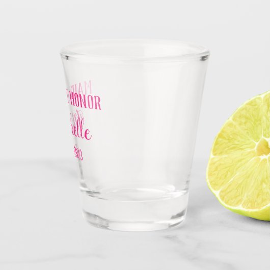 メイド・オブ・オーナー（花嫁付き添い人）ピンク名前をカスタムする結婚ギフトのショット ショットグラス (右)