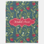 メイベルアンダークブルーストロベリーつる植物 フリースブランケット (正面)