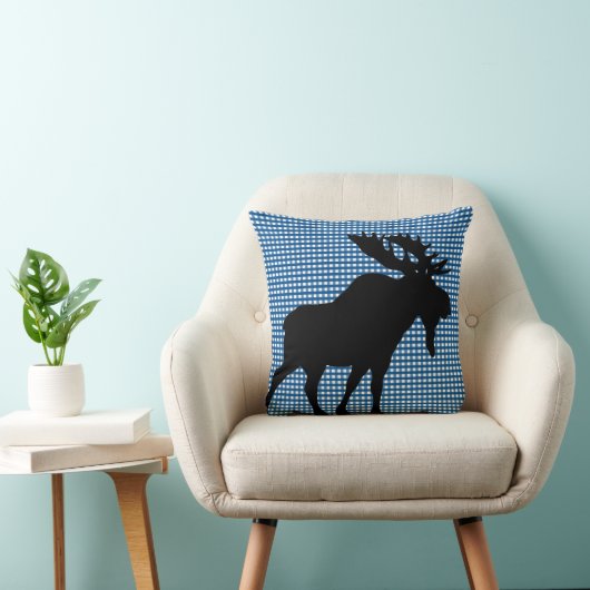 メインのアメリカヘラジカの枕が付いている青いギンガム クッション (椅子)