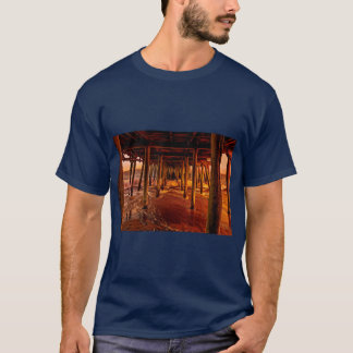 メインのオールドオーチャードビーチ桟橋の下 Tシャツ