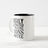 メインのコオンとコーヒーで簡単に気を散らす ツートーンマグカップ (正面左)