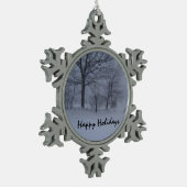 メインの吹雪の中の納屋 スノーフレークピューターオーナメント (左)