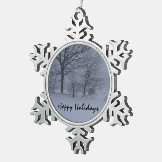 メインの吹雪の中の納屋 スノーフレークピューターオーナメント (右)