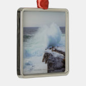 メインの海岸に衝突する大西洋の波 メタルオーナメント (右)
