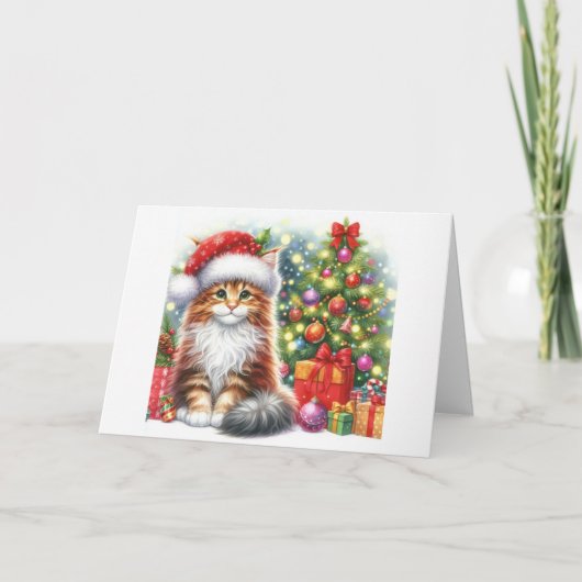 メインクーンの子猫がクリスマスツリーのそばに座っている シーズンカード (正面)
