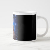 メインクーンの猫 青い背景の星 ジャンボコーヒーマグカップ (右)