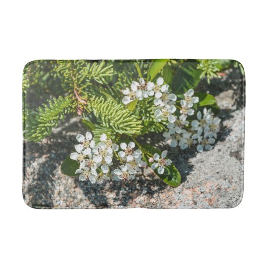 メイン州の海岸の野生の花 バス・マット バスマット (正面)