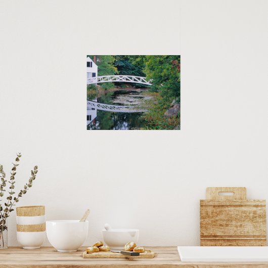 メイン州アメリカ合衆国NAソメスビルの池に橋。 ポスター (キッチン)