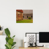 メイン州、古い石造りの建物と木造の納屋 ポスター (ホームオフィス)