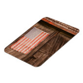 メイン州、旧納屋のドアの色あせたアメリカ国旗 マグネット (左側)