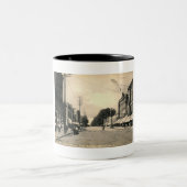 メイン・ストリート、Ashtabulaのオハイオ州の1909年のヴィンテージ ツートーンマグカップ (中央)