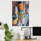 メイン、バーハーバー。カラフルロブスタートラップブイ ポスター (ホームオフィス)