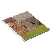 メイン、古い石の建物と木製の納屋 ノートパッド (アングル)