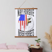 メイ、決してイーグルを許忘れす。 吊り下げ型タペストリー (寝室)