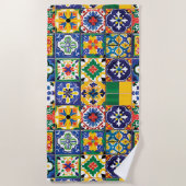 メカラフル伝統的キシコのタラベラのタイル ビーチタオル (正面)