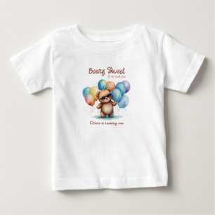 メガネとバルーンを着けたビーリー甘いテディベア ベビーTシャツ