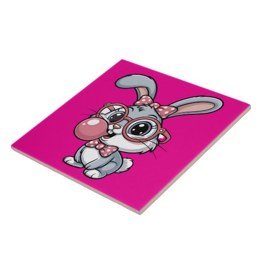 メガネをかけたかわいいウサギが風船ガムを膨らませている タイル (側面)