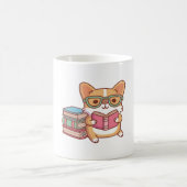 メガネをかけた本を読むかわいいコーギー コーヒーマグカップ (中央)