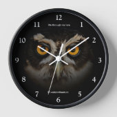 メガネフクロウの魅惑の黄金の目 壁時計 (正面)
