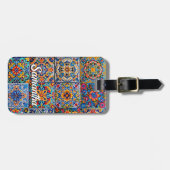 メキシエレガントコのタラベラの赤い黄色のタイルのモノグラム ラゲッジタグ (正面横)