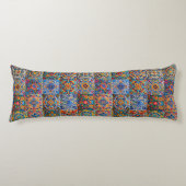 メキシエレガントコタラベラの赤い黄色のタイル ボディピロー (正面)