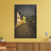 メキシコのコブレストーンロード&イエロー建物 キャンバスプリント (インサイチュ (リビング))