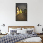 メキシコのコブレストーンロード&イエロー建物 キャンバスプリント (インサイチュ (寝室))