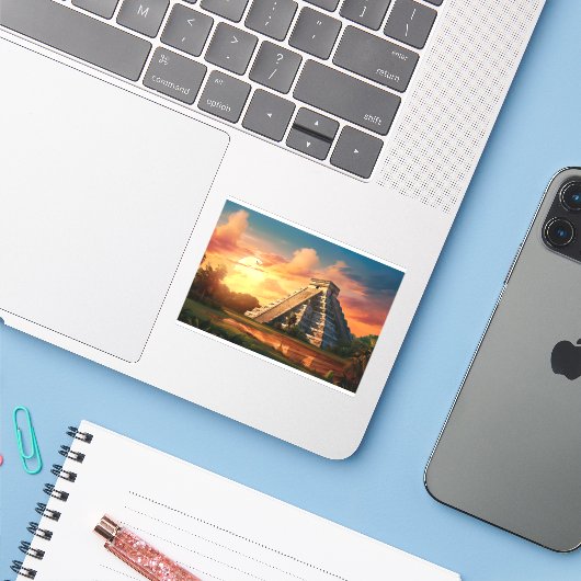 メキシコのチチェン・イッツァ。 シール (ノートパソコンとiPhone)