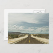 メキシコのバハの風景を通る長い直線の道 ポストカード (正面/裏面)