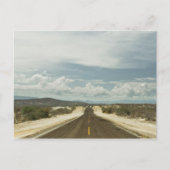 メキシコのバハの風景を通る長い直線の道 ポストカード (正面)