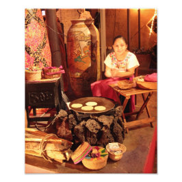 メキシコの女の子がトルティラス写真を作る フォトプリント           