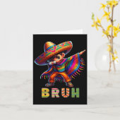 メキシコの少年ダビングポンチョCinco de Mayo おもしろい Bru カード (黄色い花)