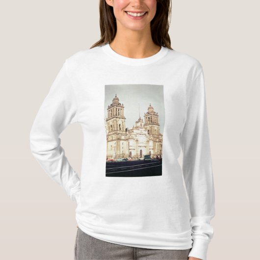 メキシコシティのカテドラルの外面 Tシャツ (正面)