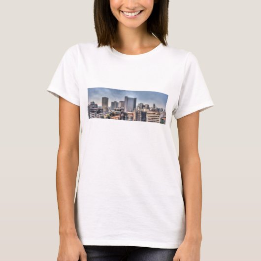 メキシコシティのパノラマ式の都市景観 Tシャツ (正面)