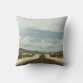 メキシコ人のBajaの景色による長い直線道路 クッション (裏面)