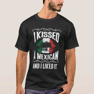 メキシコ国旗Iはメキシコの贈り物おもしろいにキスした Tシャツ