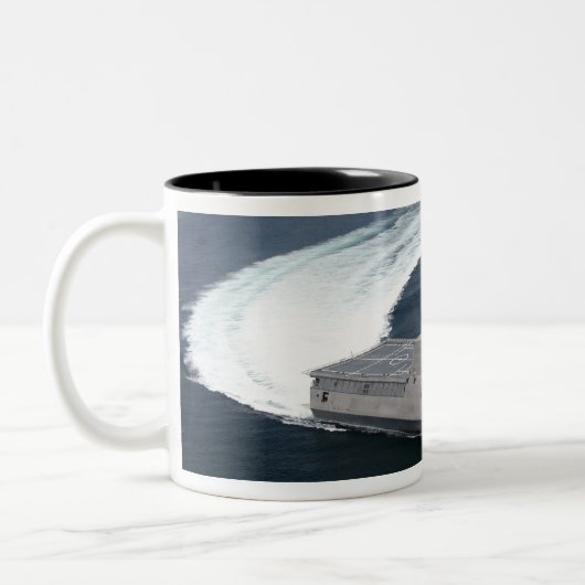 メキシコ湾の船舶の独立と戦う ツートーンマグカップ (左)