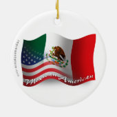 メキシコ系アメリカ人の振る旗 セラミックオーナメント (裏面)