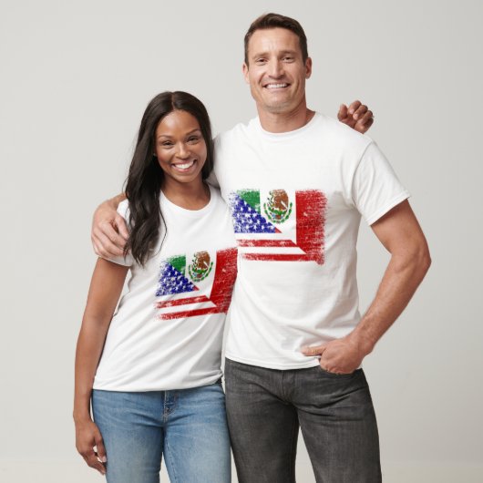 メキシコ系アメリカ人の旗の組合せのTシャツ Tシャツ (ユニセックス)
