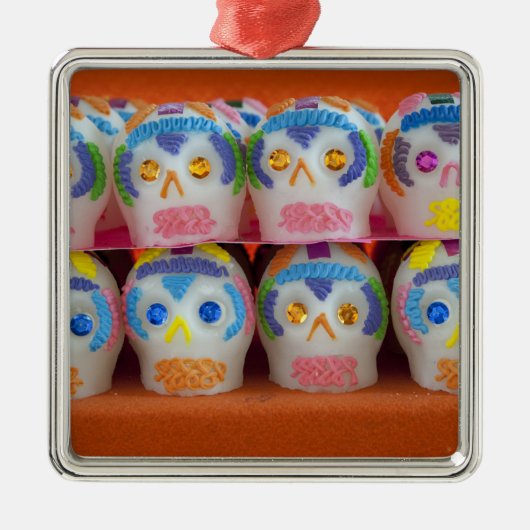 メキシコ、オアハカ州、オアハカ州、アバスト市場 メタルオーナメント (正面)