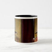 メキシコ、オアハカ、アフターンサンライトバルコニー ツートーンマグカップ (中央)