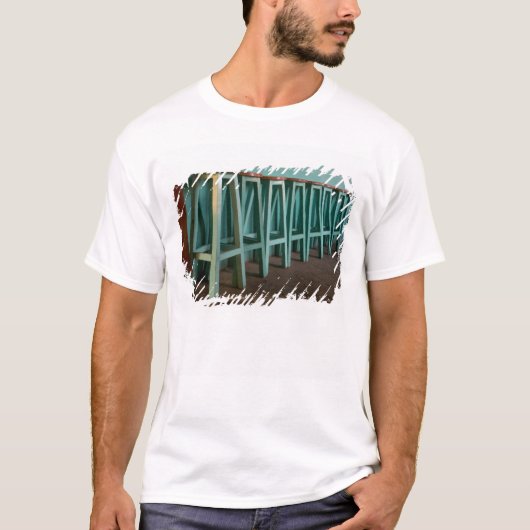 メキシコ オアハカ 緑のバースツールが並ぶ Tシャツ (正面)