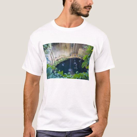 メキシコ、キンタナ・ロー州、チチェン・イツァ付近、 Tシャツ (正面)